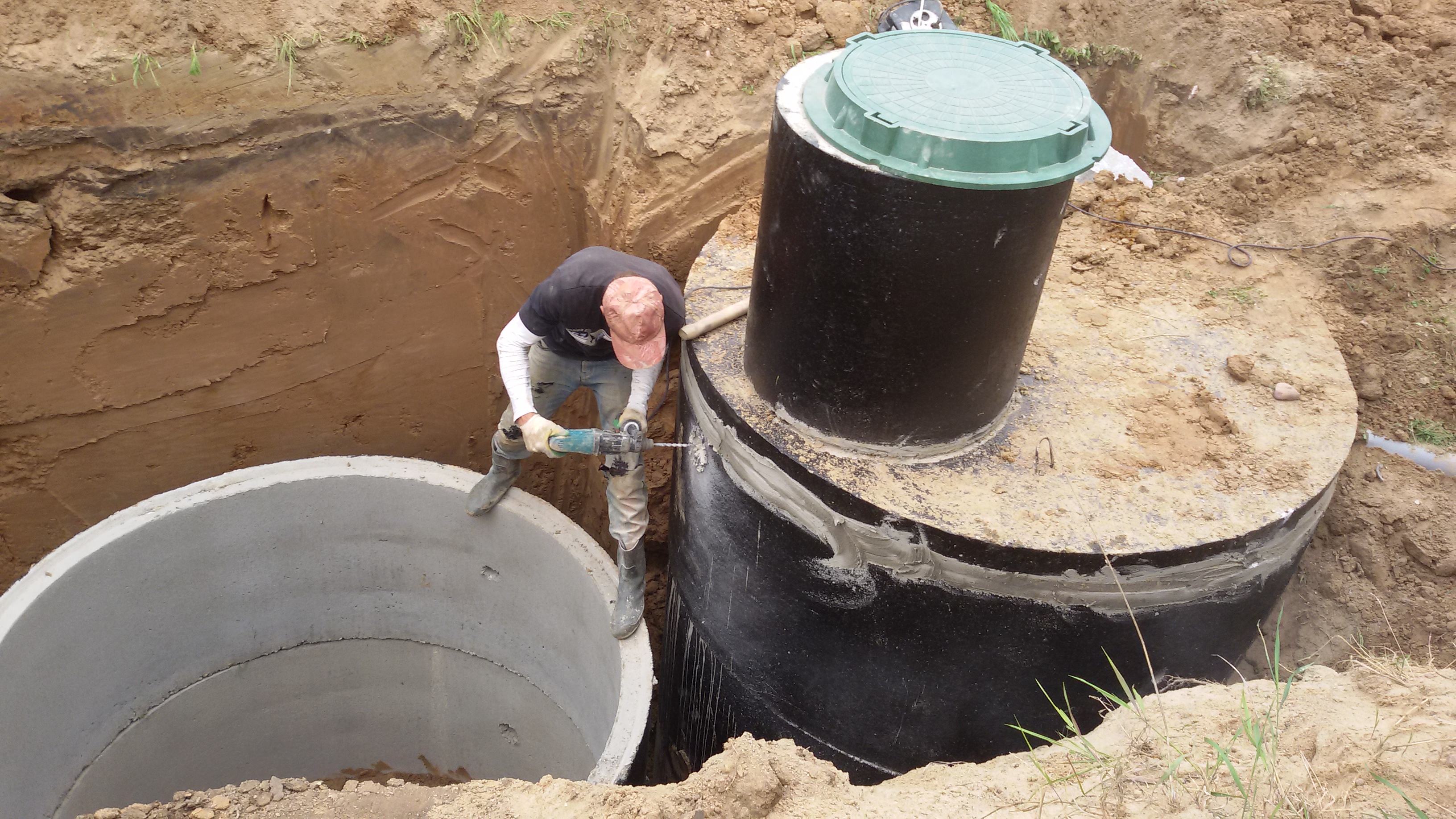 Опытные специалисты по монтажу систем наружной канализации, стаж более 5 лет, гарантия выполненных работ